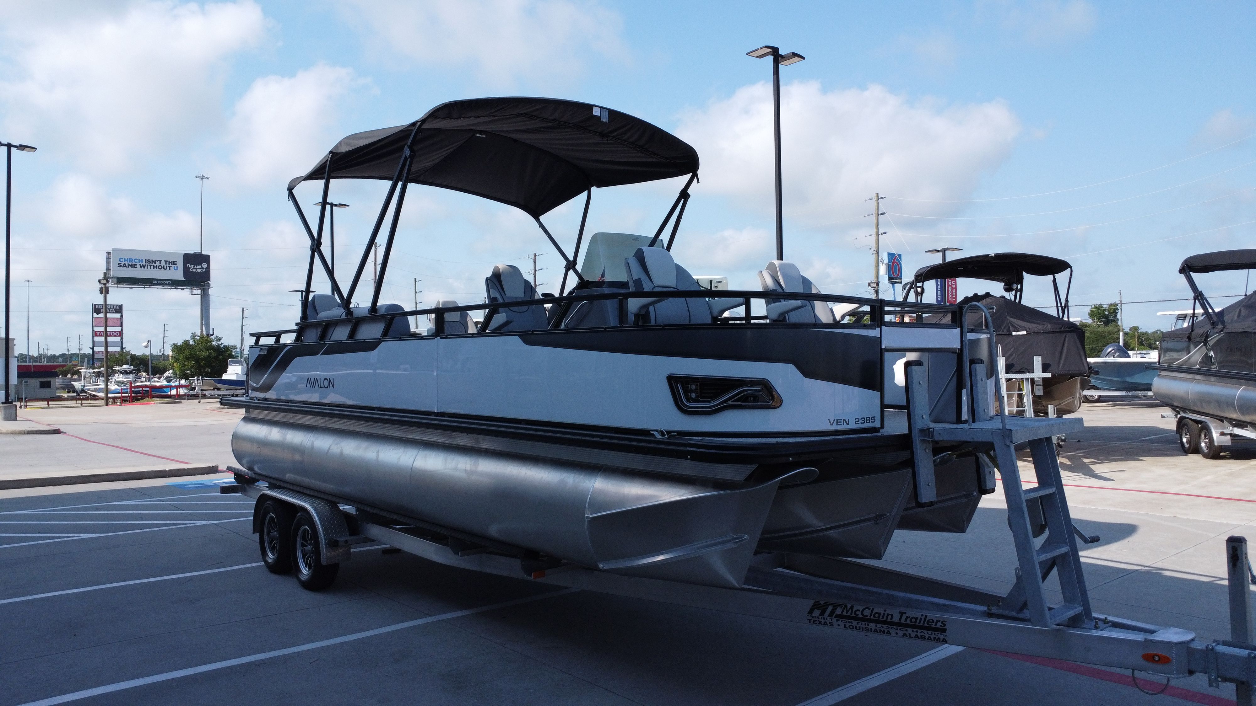 2025 Avalon Venture 85 Center Console Fish - 23' - 7