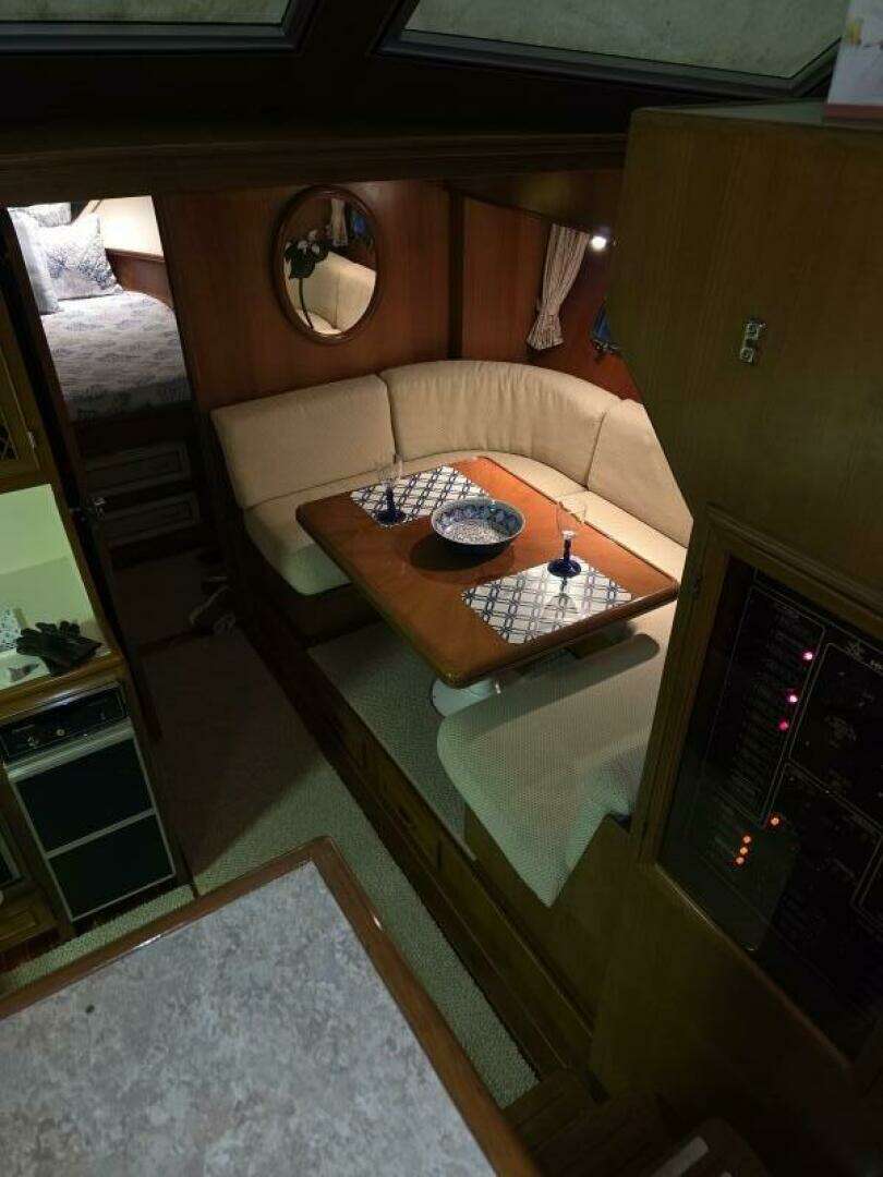 1989 Hi-Star 48 Sundeck - Image 33