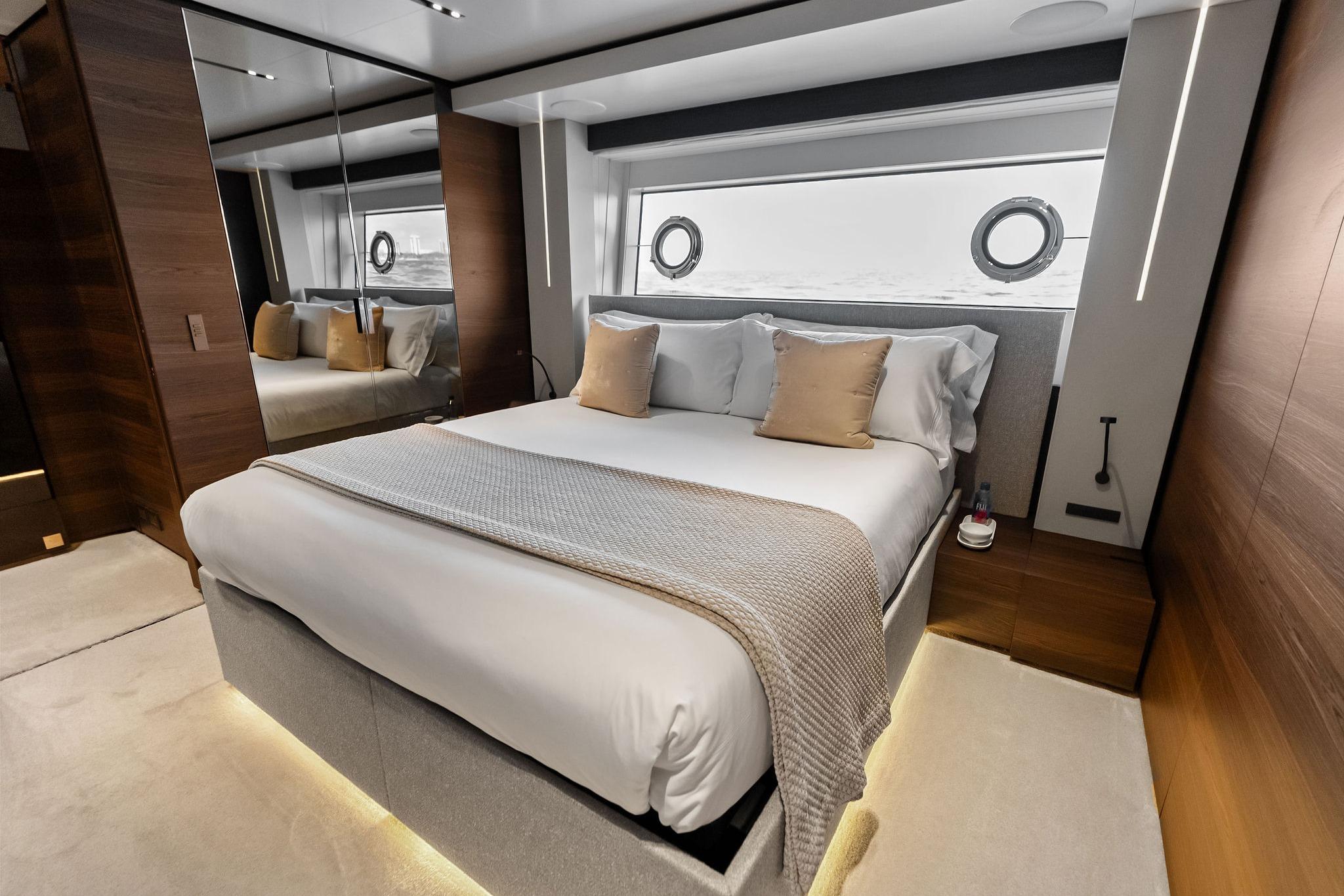 2023 Custom Line Navetta 33 - 92