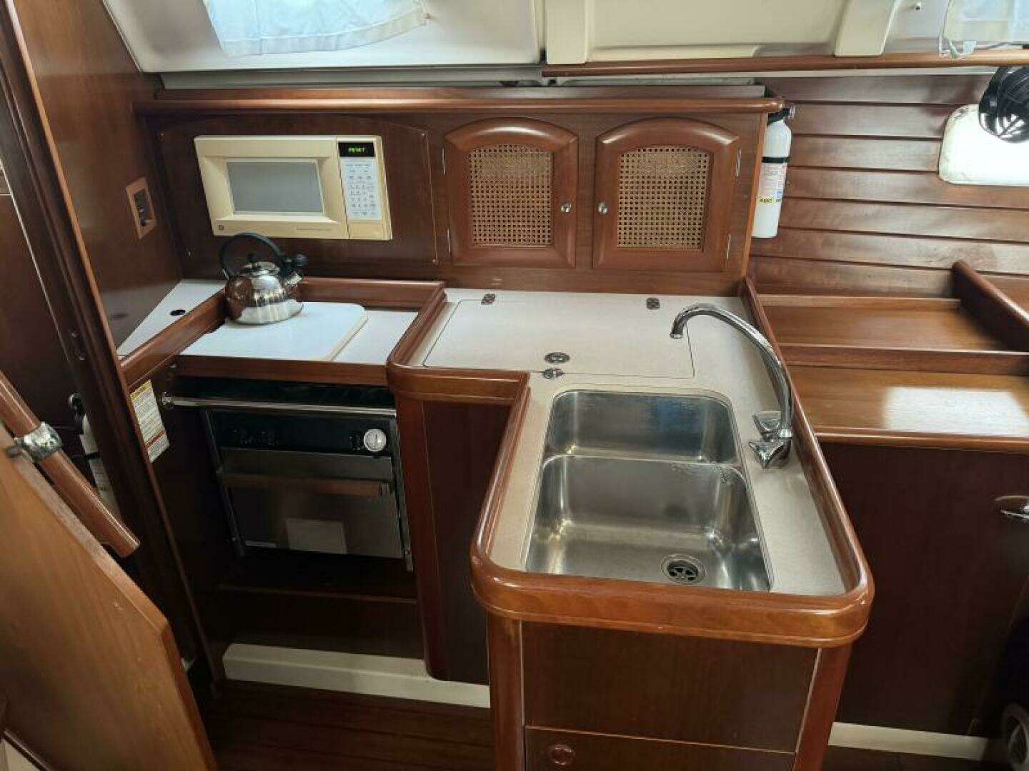 1999 Beneteau 381 - Image 31