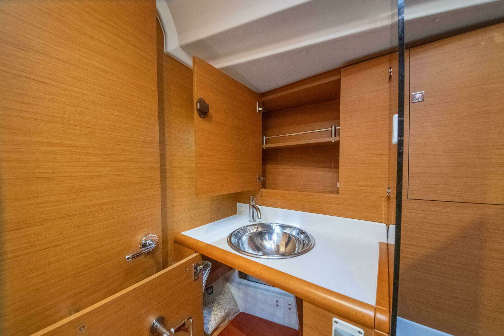 2016 Jeanneau 439 - Image 26