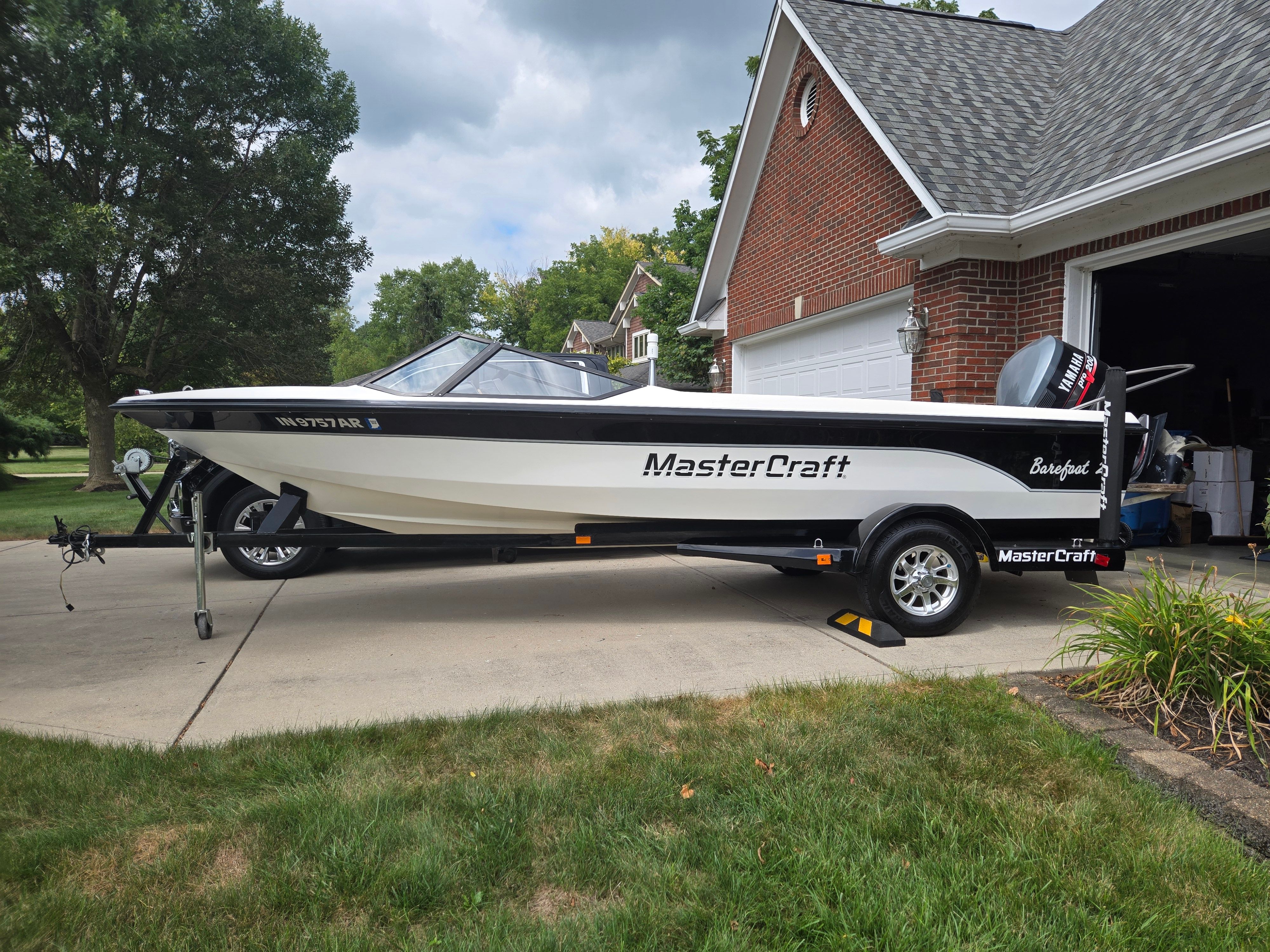 1991 MasterCraft Barefoot 200 boat parked on driveway.