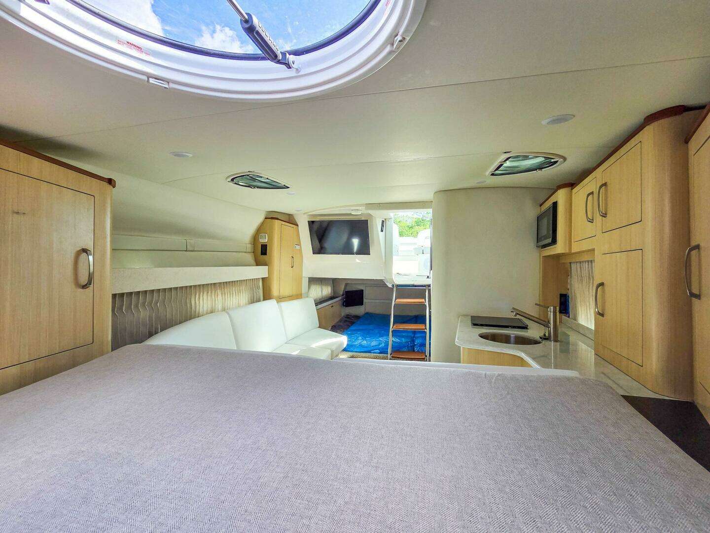 2026 Regal 33 XO - Image 33