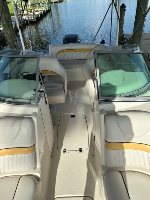 The image shows the cockpit of a 2008 Hurricane Sun Deck 24 with white and yellow seating.