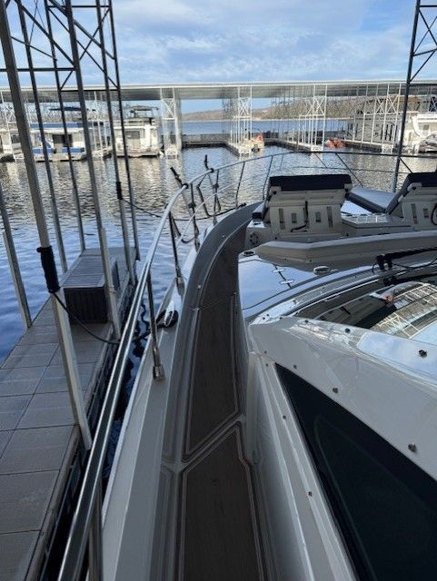 2019 Cruisers Yachts 60 Cantius - 12