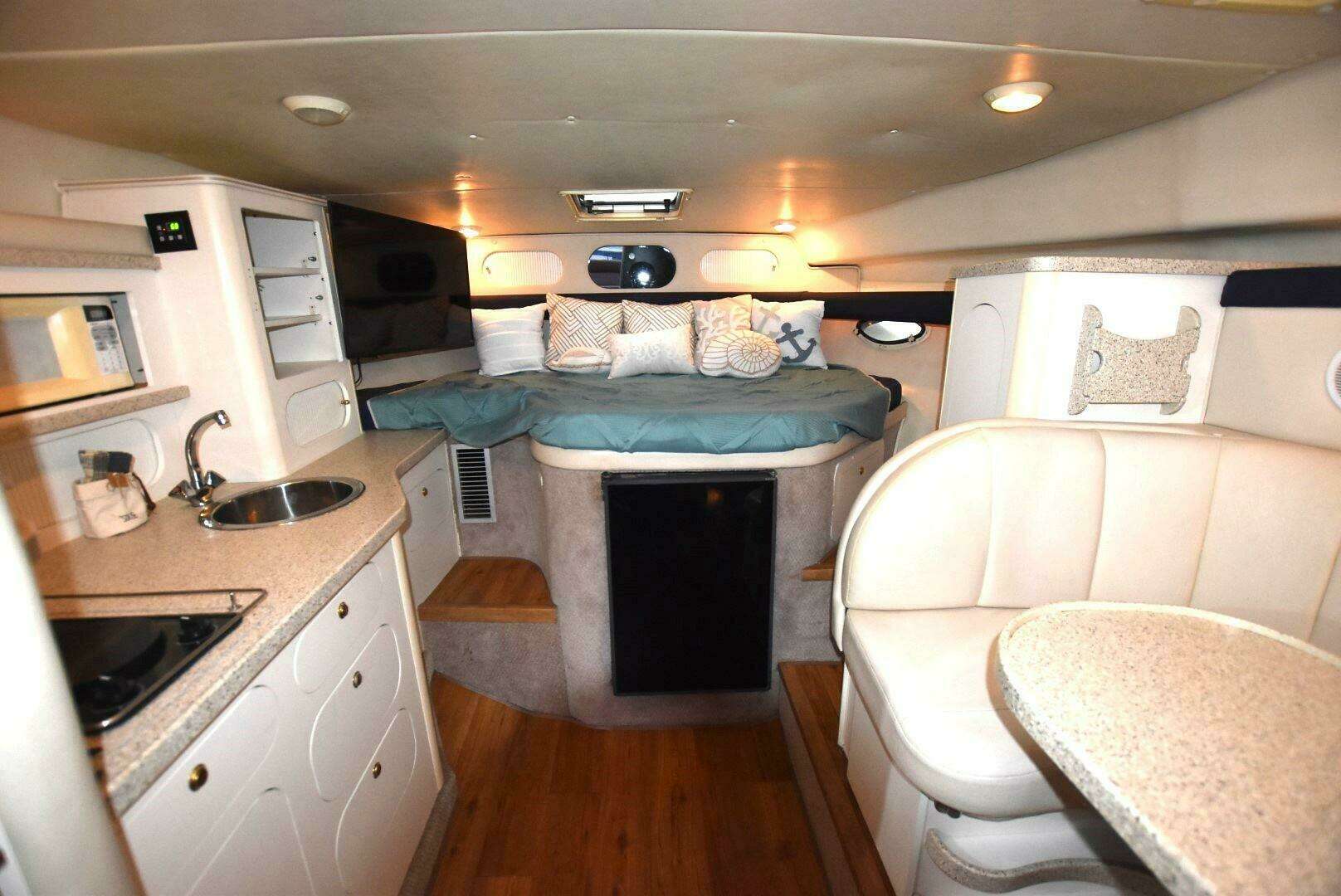 2000 Rinker 342 Fiesta Vee - Image 9
