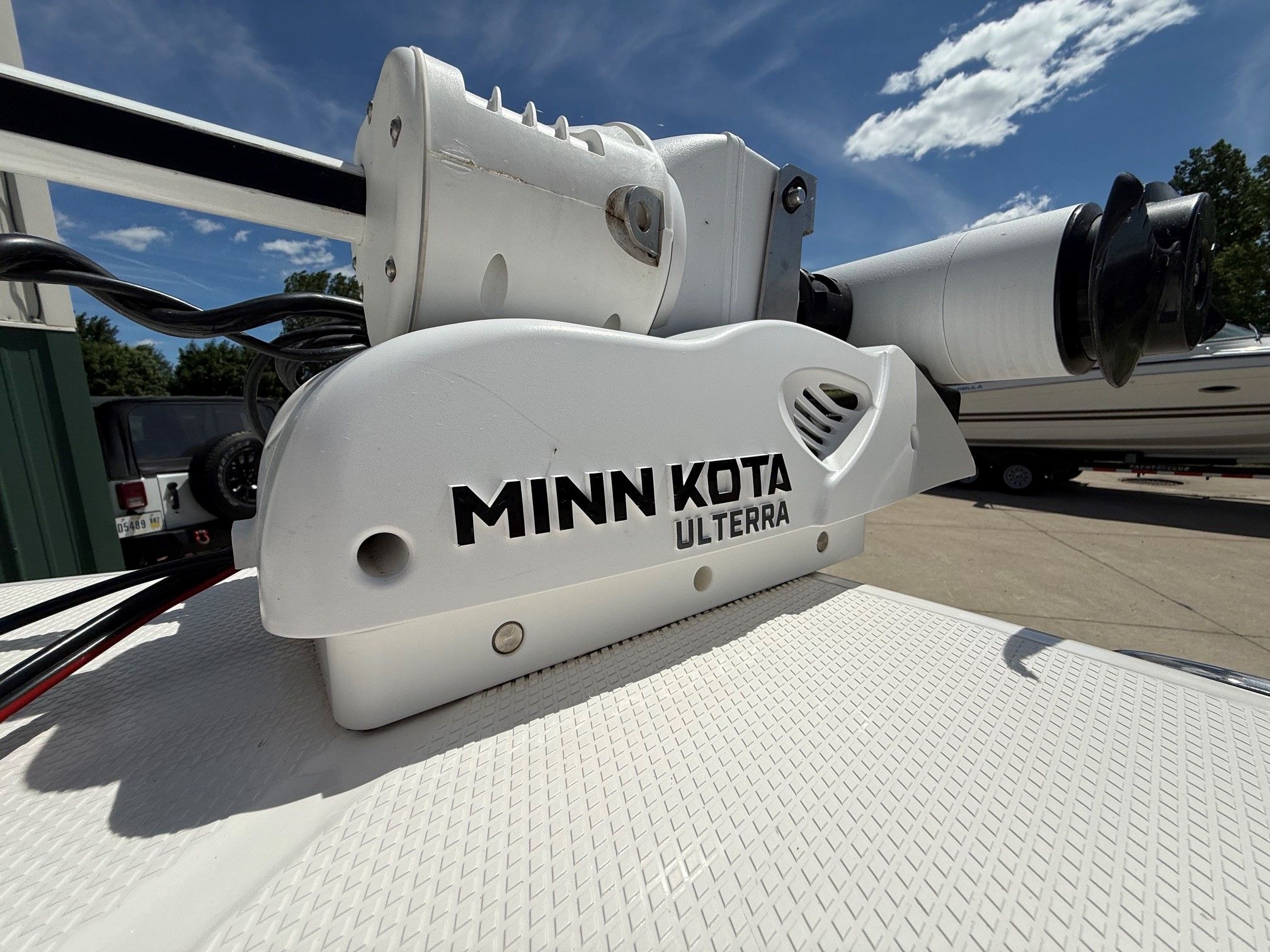 Minn Kota Ulterra on Robalo 226 Cayman boat, 2021 model.