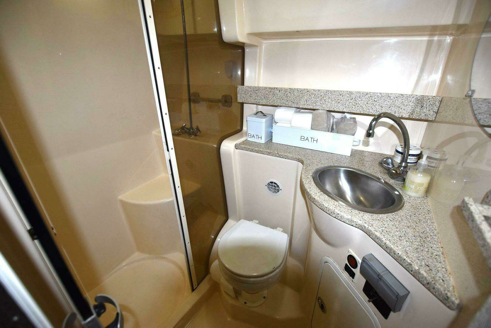 2000 Rinker 342 Fiesta Vee - Image 13