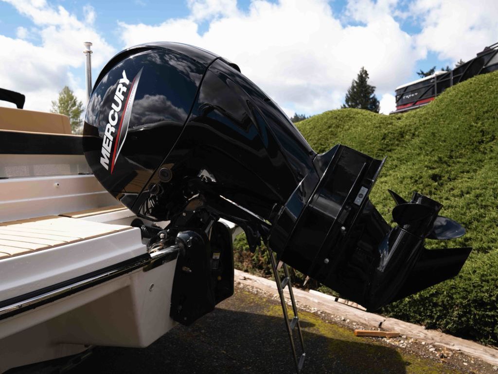 2026 Sea Ray SPX 210 Outboard - 21