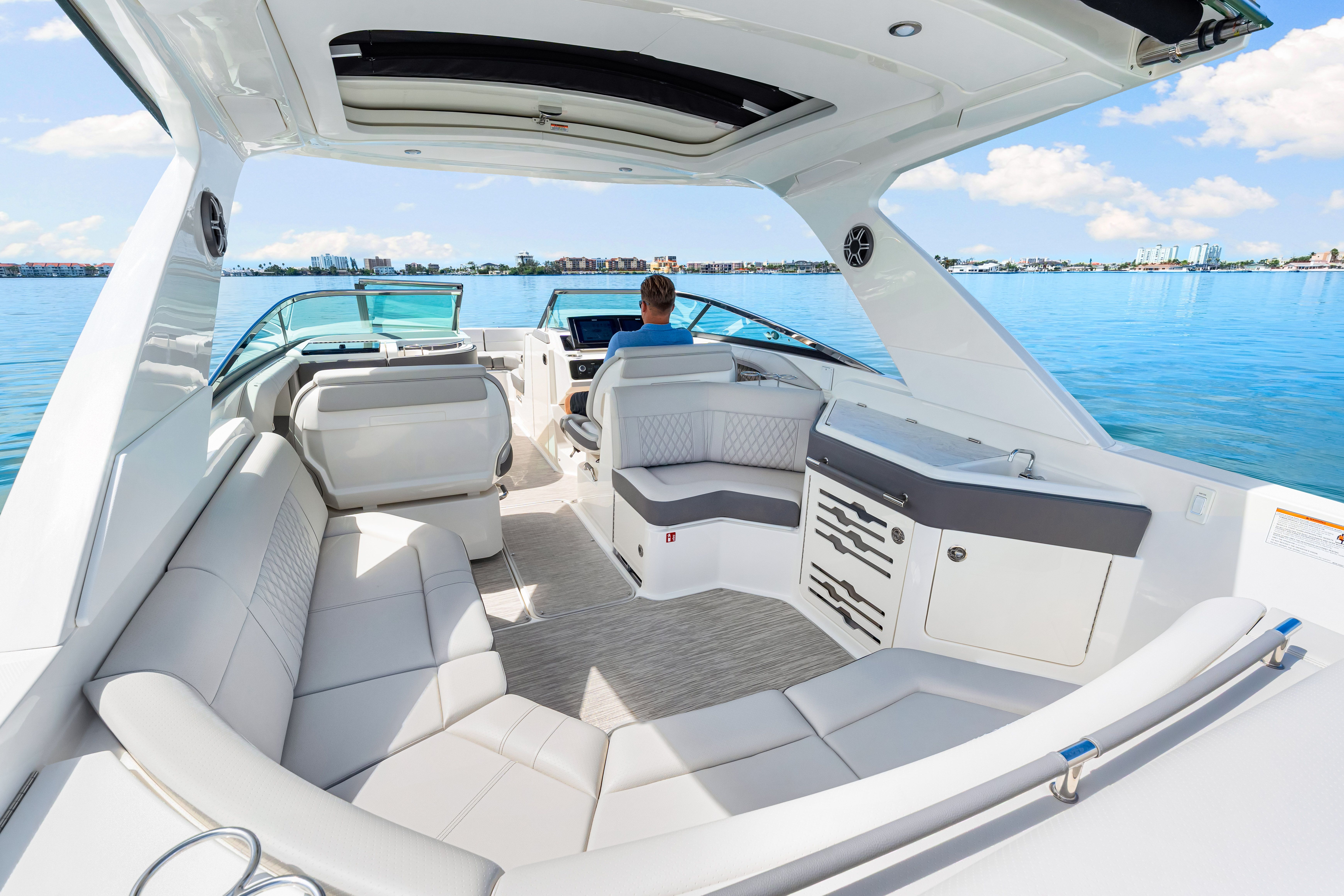 2026 Sea Ray SLX 310 Outboard - 31