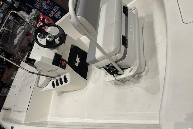 2026 Mako Pro Skiff 17 CC boat interior with steering console and seating.