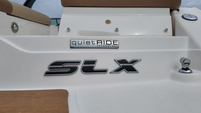 2015 Sea Ray SLX 250 - 33