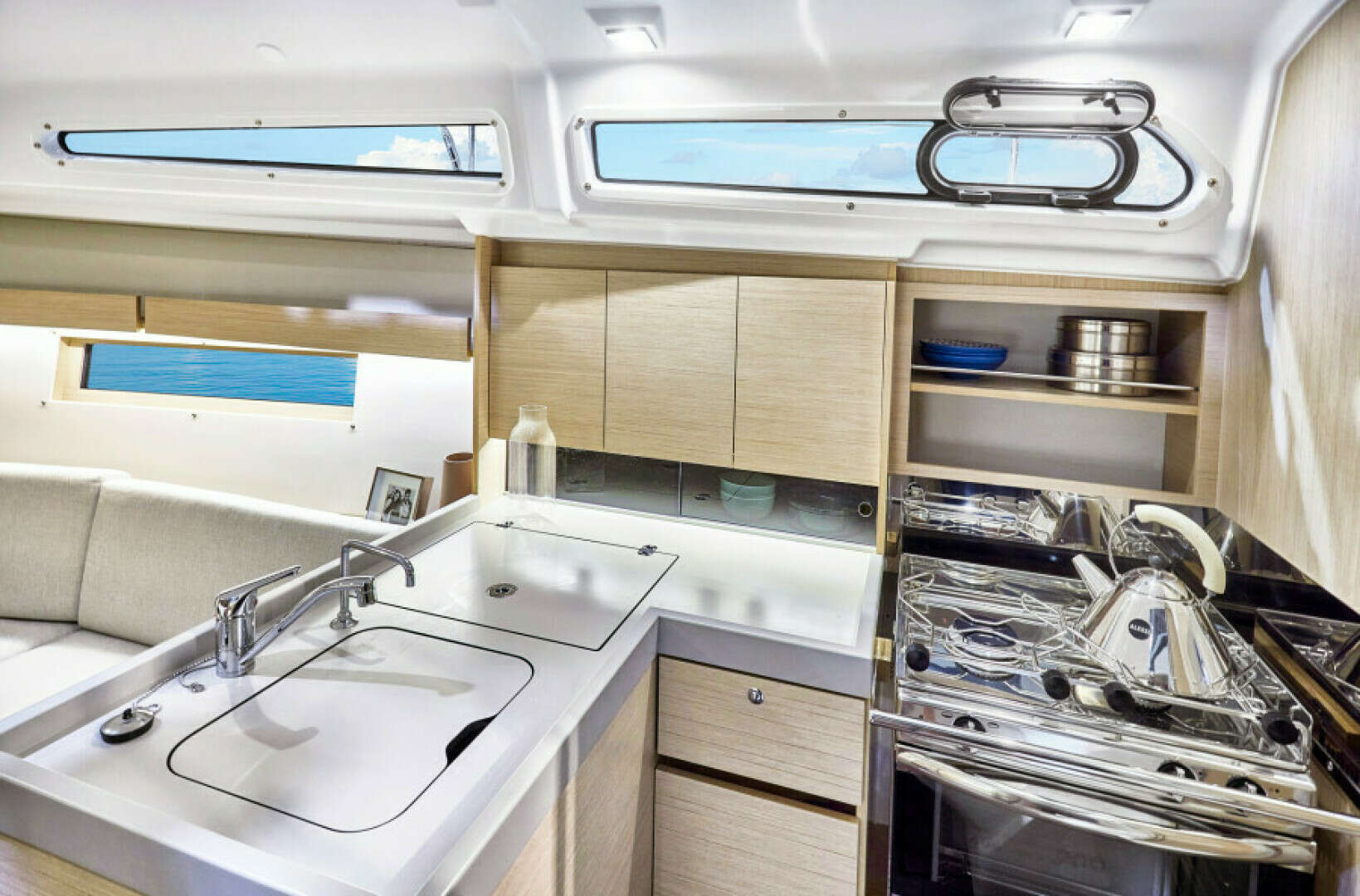 2026 Beneteau Oceanis 34.1 ELECTRIC - Image 9