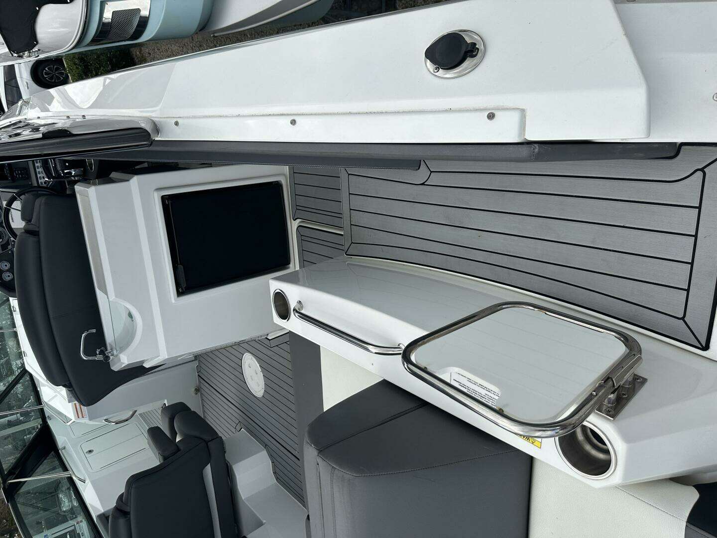 2019 Cruisers Yachts 338 Outboard - Image 56