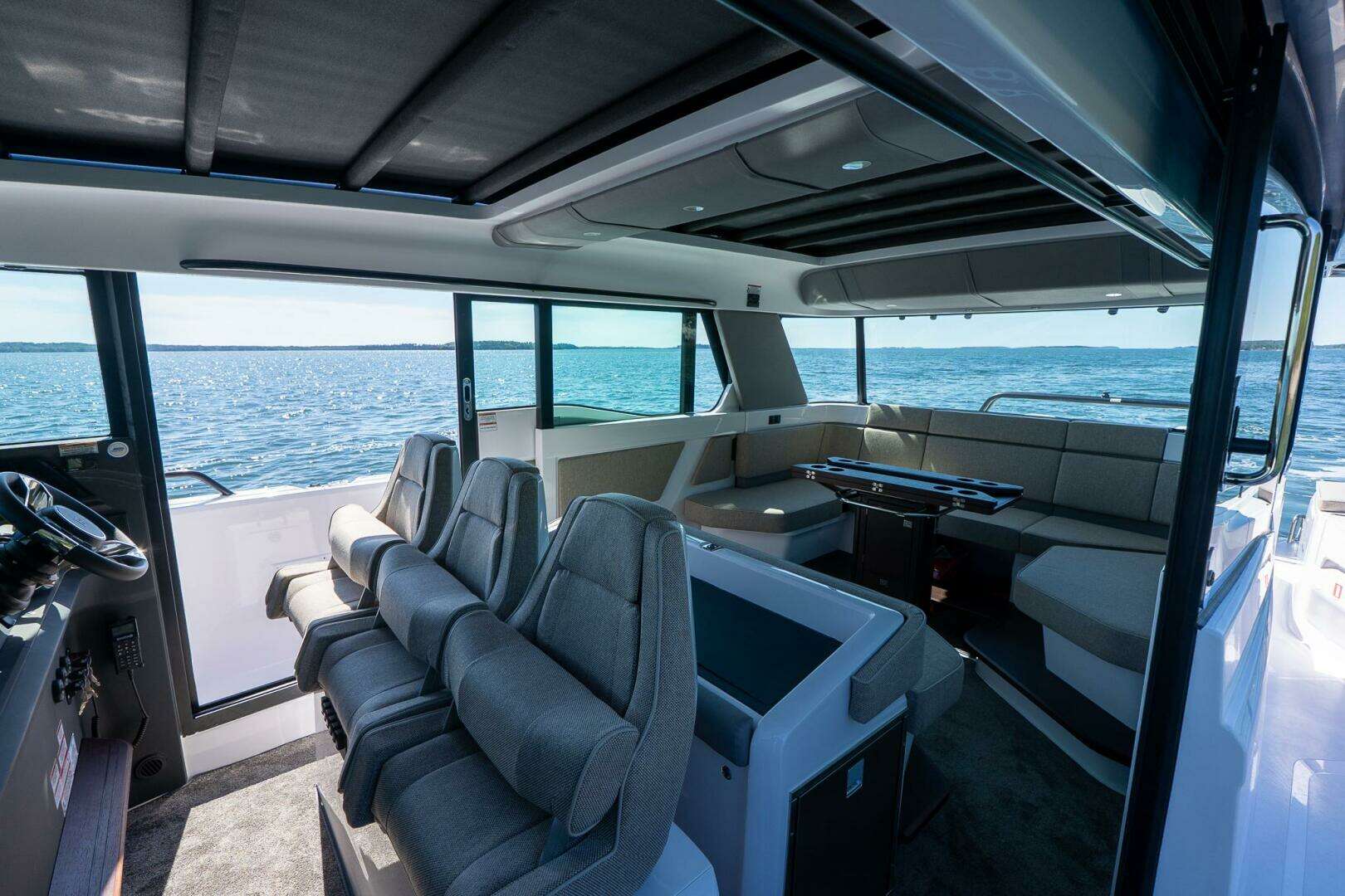 2025 Axopar Cross Cabin - Image 35