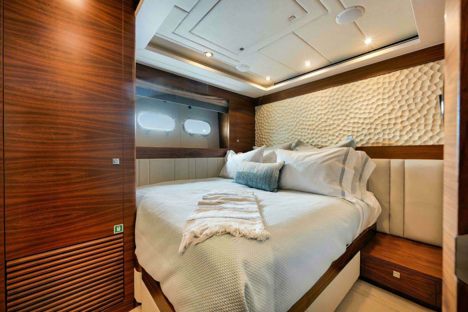 2012 Horizon P110 Tri-Deck - Image 24