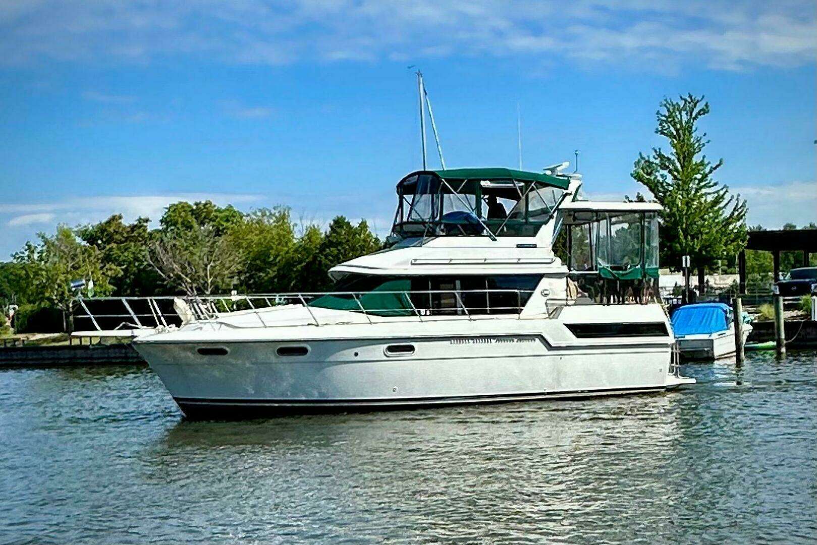 1991 Carver 3807 Aft Cabin - Image 4