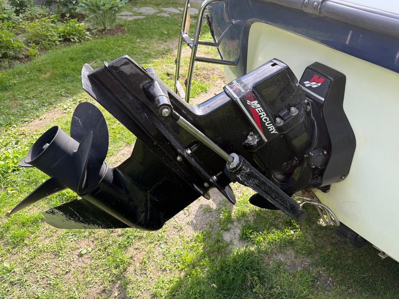 Crownline 192 BR 2000 boat motor with Mercury drive.