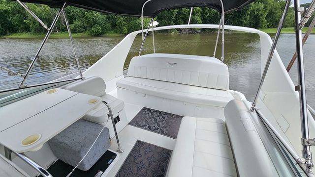 1999 Carver 350 Mariner - 11