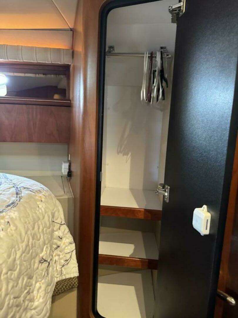 2001 Cruisers 4270 - Image 28