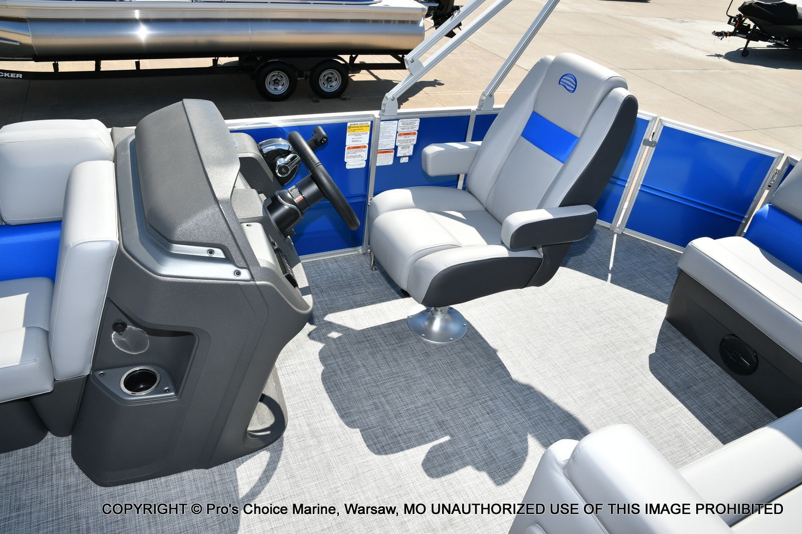 2026 Sun Tracker Party Barge 20 DLX - 6