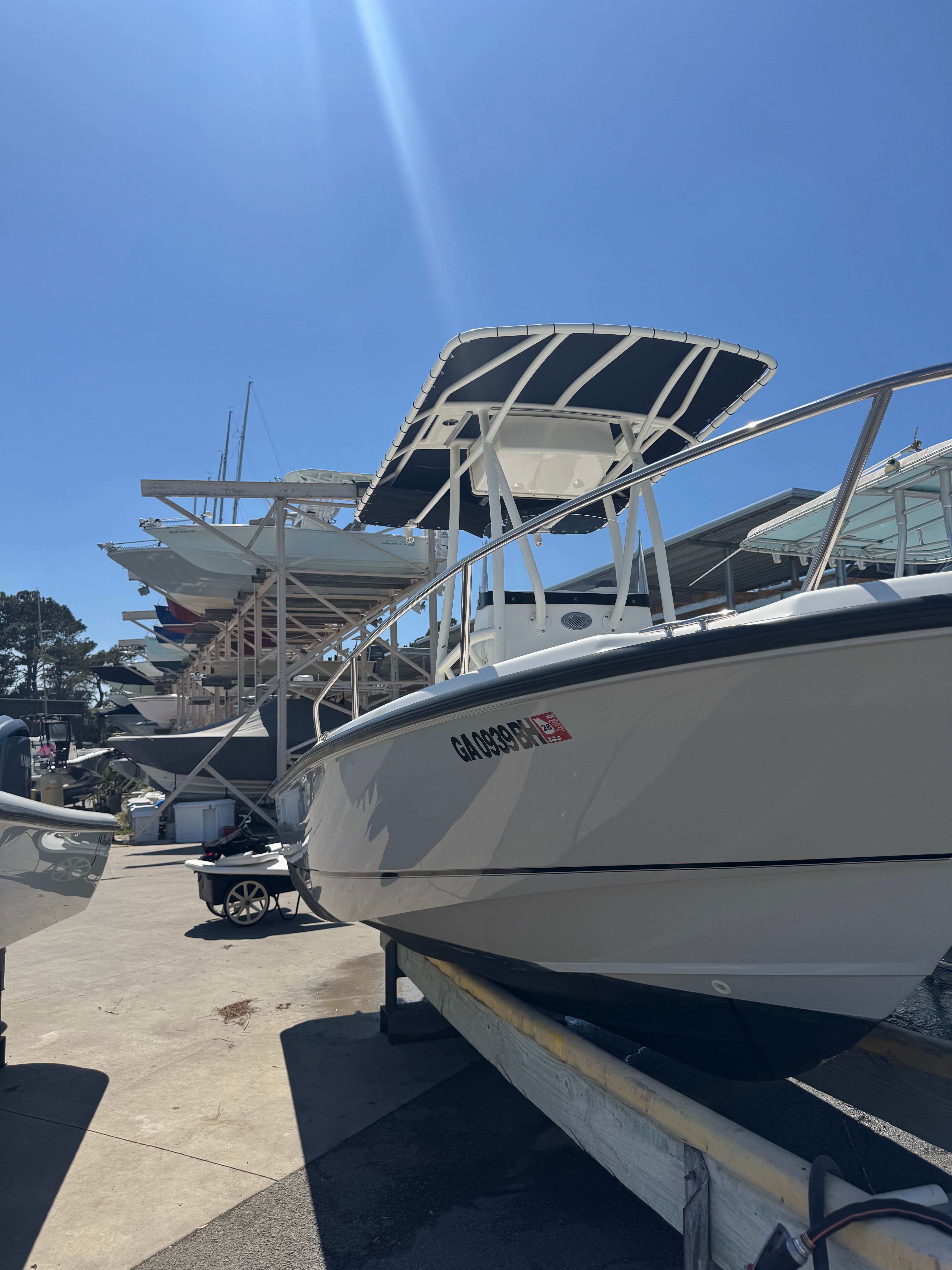 Boston Whaler 190 Outrage 2018 on a boat trailer outdoors.