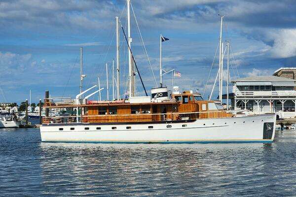 1947 Trumpy Raised Pilot House