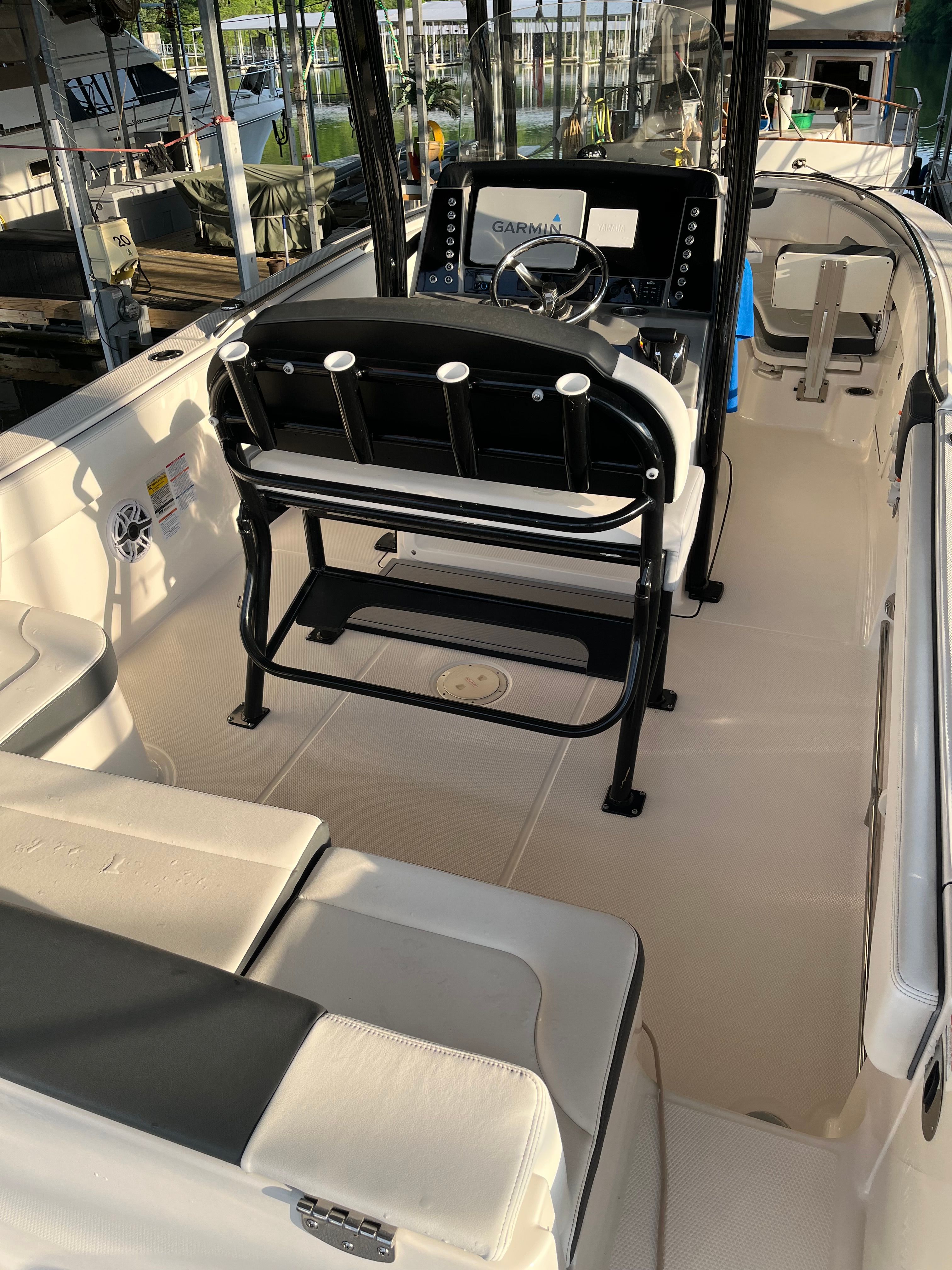 2023 Robalo R242 Explorer - 5