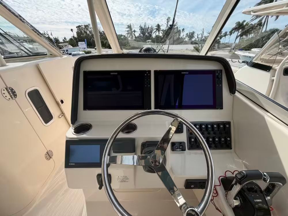 2019 Grady-White Freedom 325 - 12