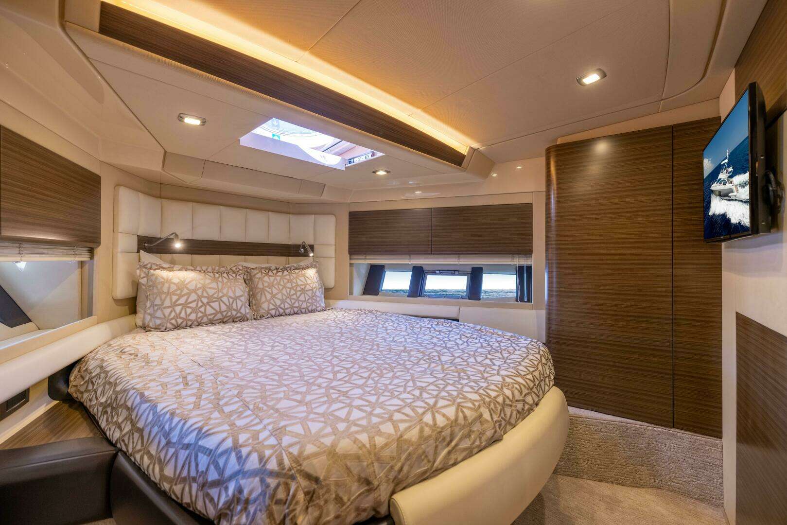 2015 Azimut 64 Flybridge - Image 23