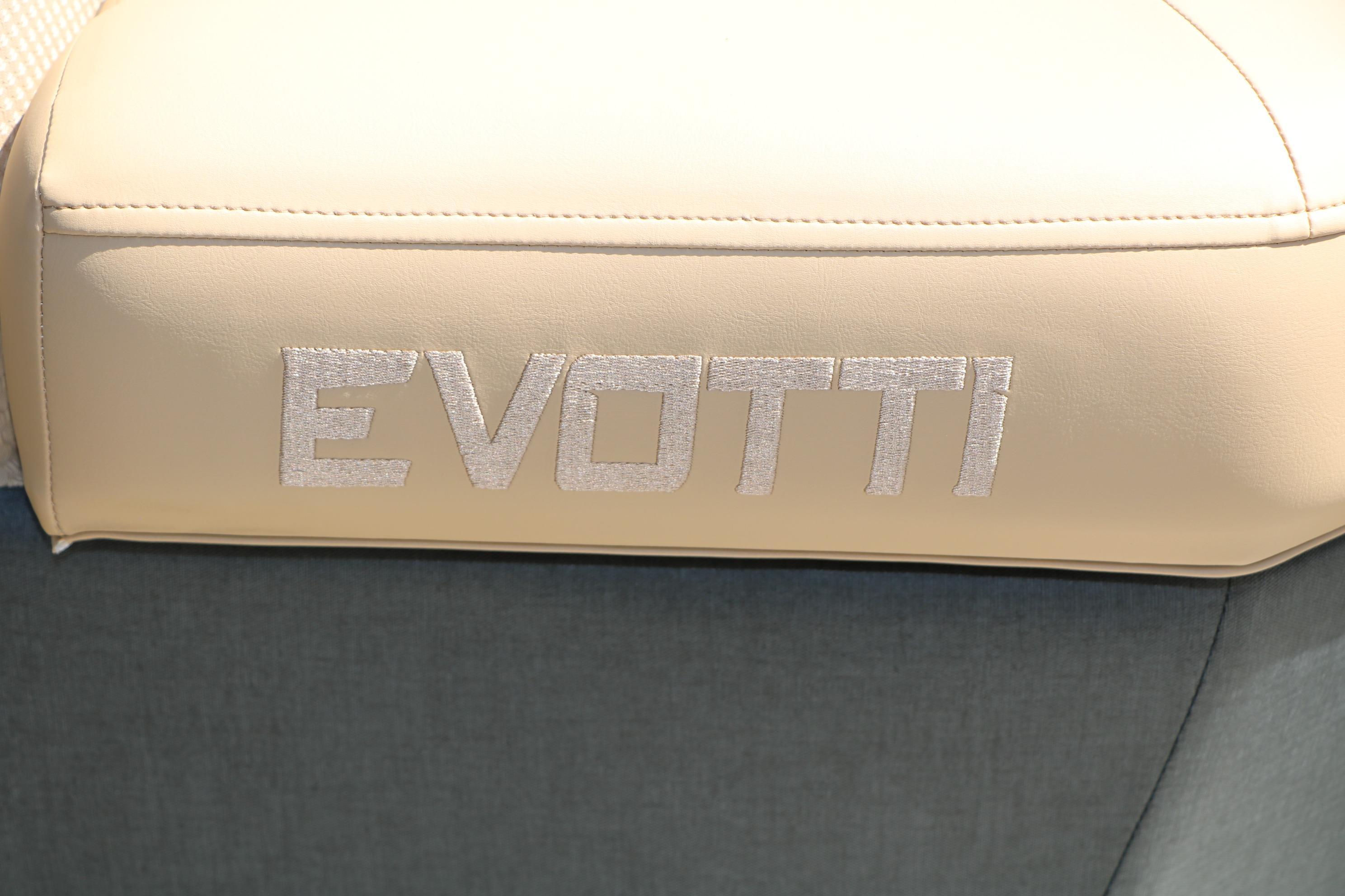 Evotti 725 CS Tri-Toon 2026 boat seat with embroidered logo.