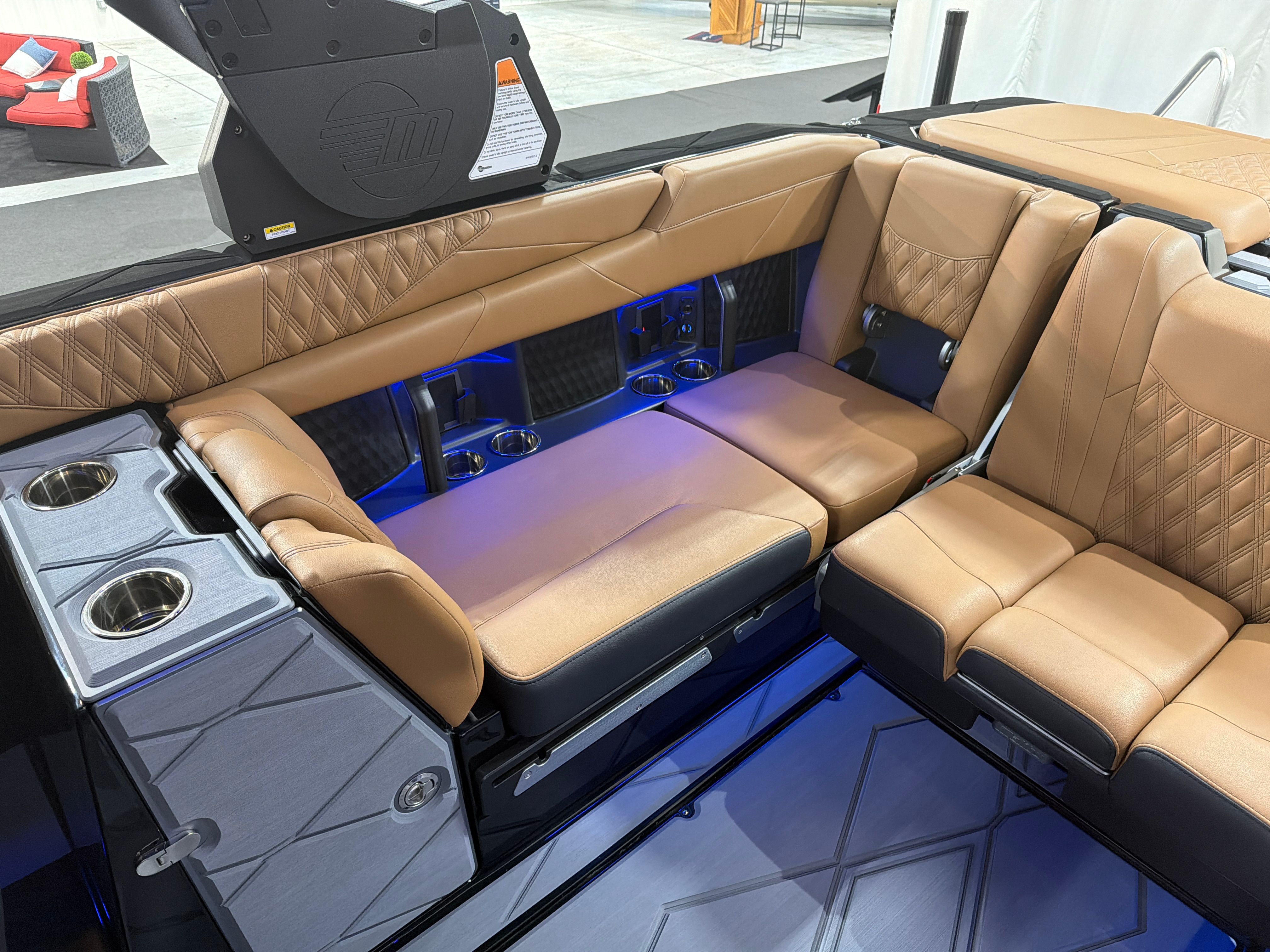 2026 Malibu M242 - 9
