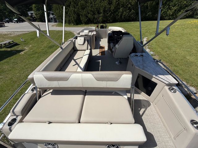 2025 Tahoe 2385 CASCADE CRUISE REAR BENCH - 8
