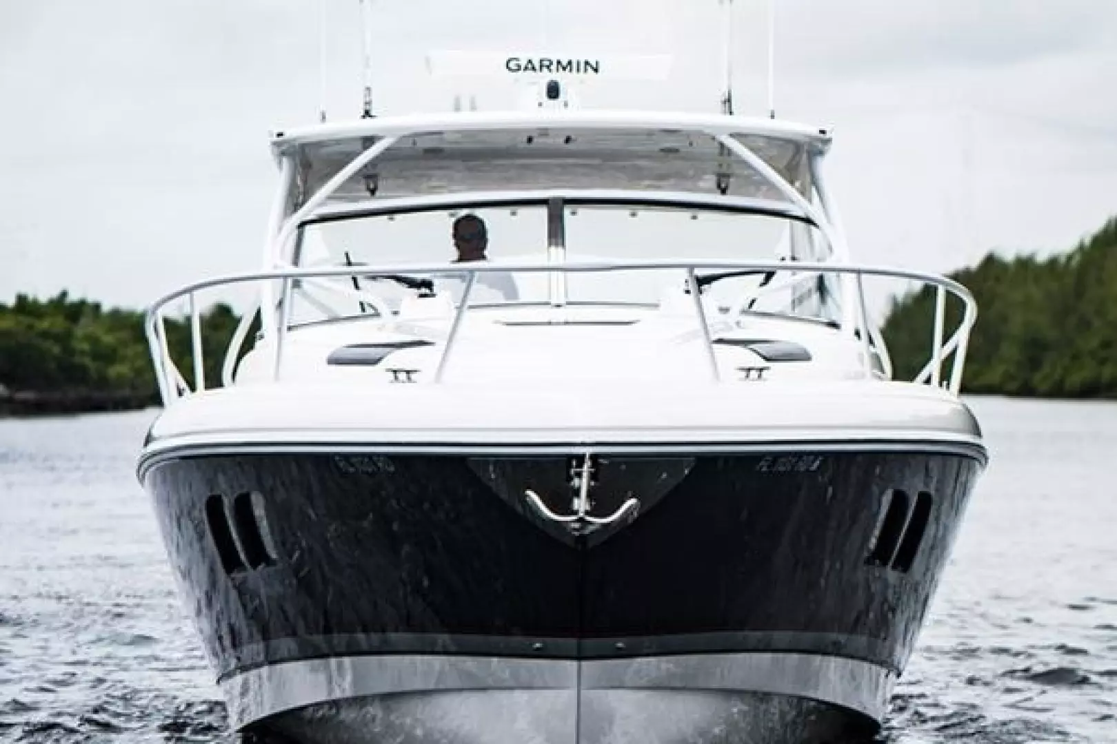 2019 Intrepid 475 Sport Yacht - Image 4