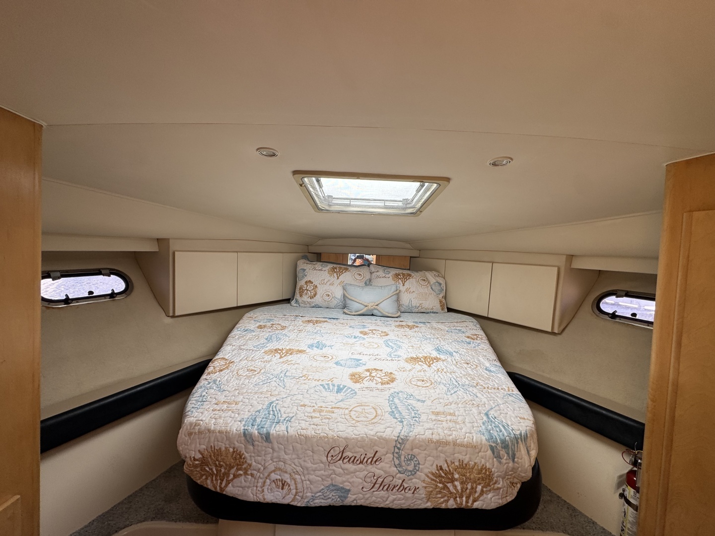 1996 Carver 370 Voyager - Image 67