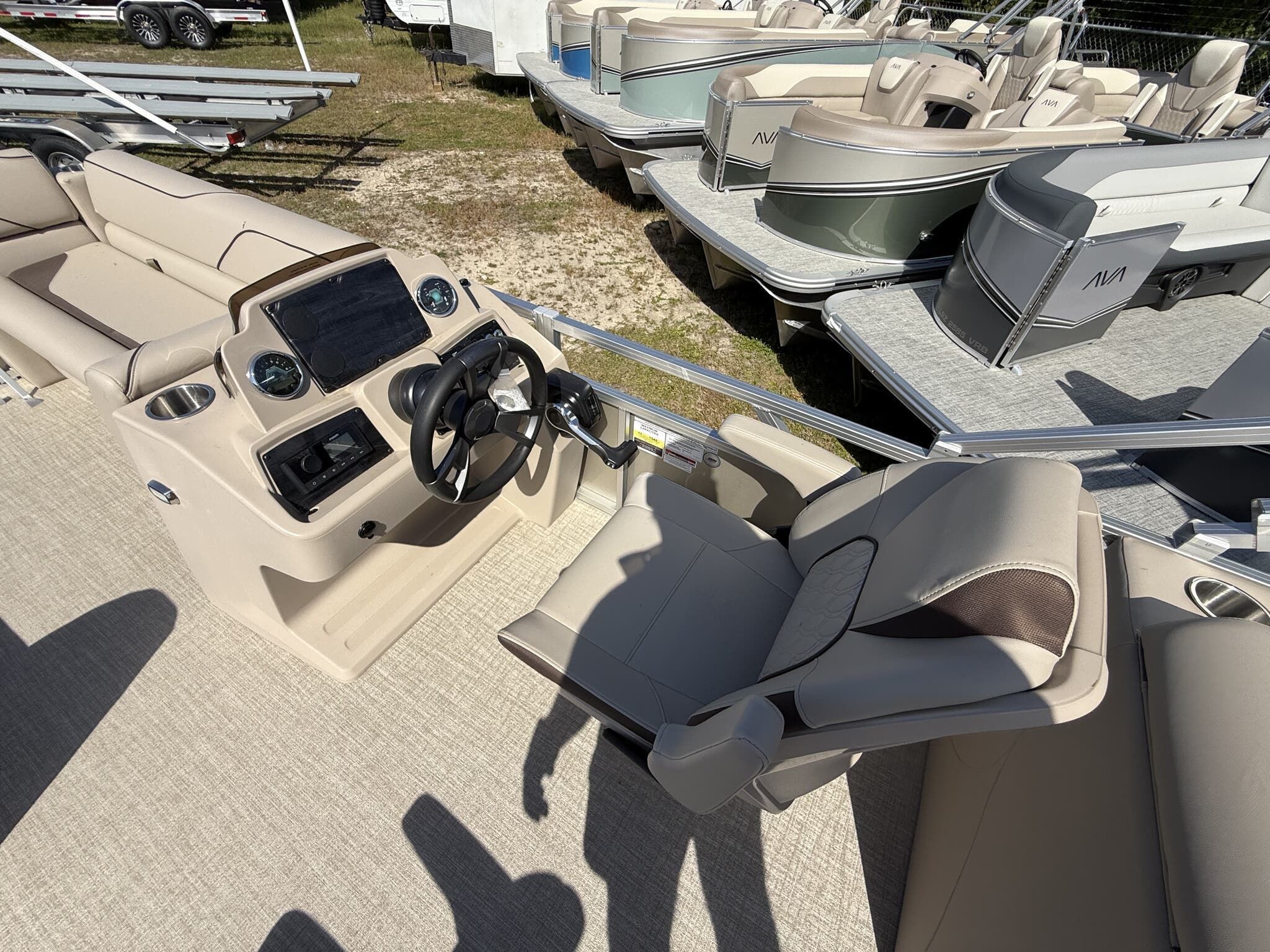 2026 Avalon Venture 85 23 QUAD LOUNGER 140HP - 6