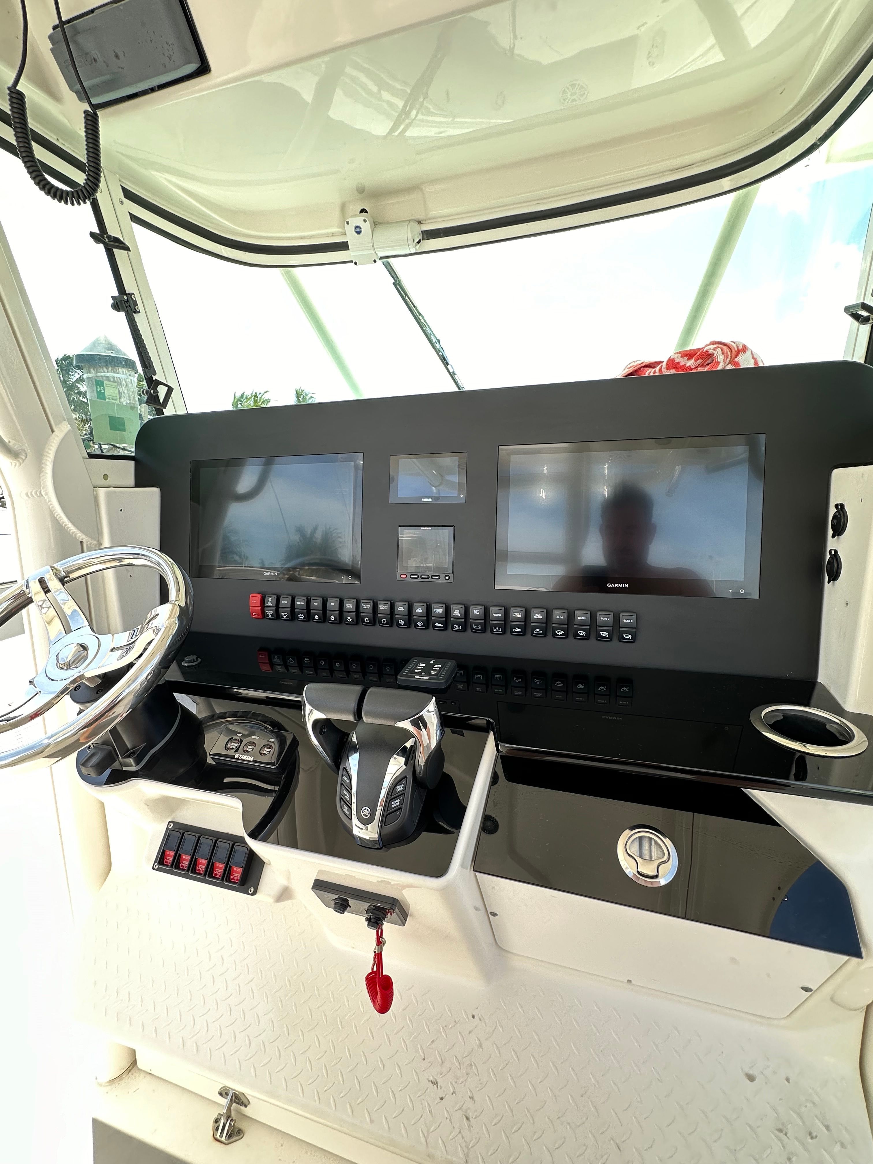 2009 Everglades 365 Center Console - 20