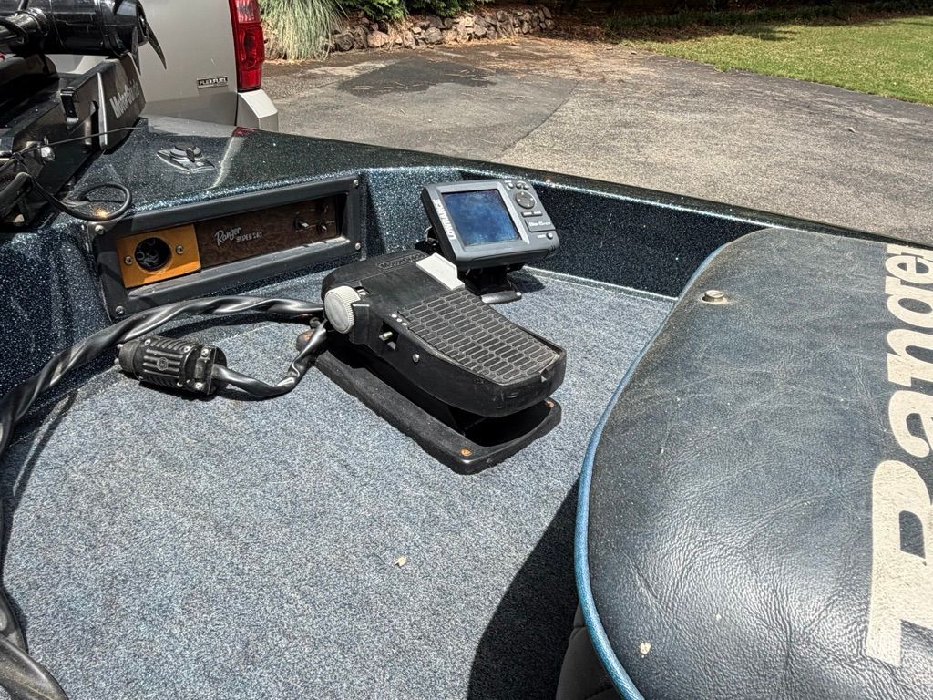1990 Ranger 365V - 12