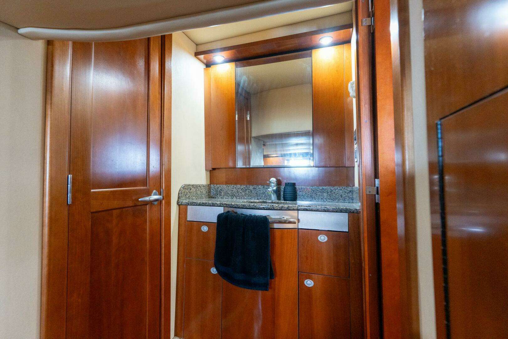 2005 Sea Ray 48 Sundancer - Image 43