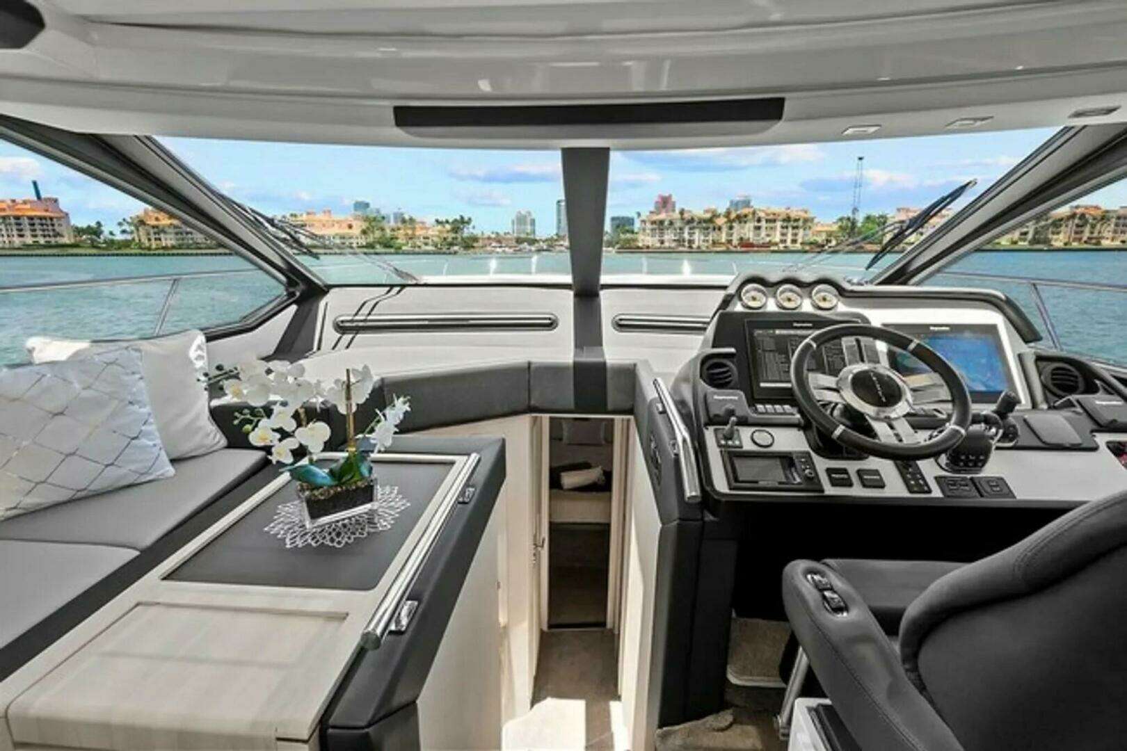 2015 Azimut 55S - Image 14