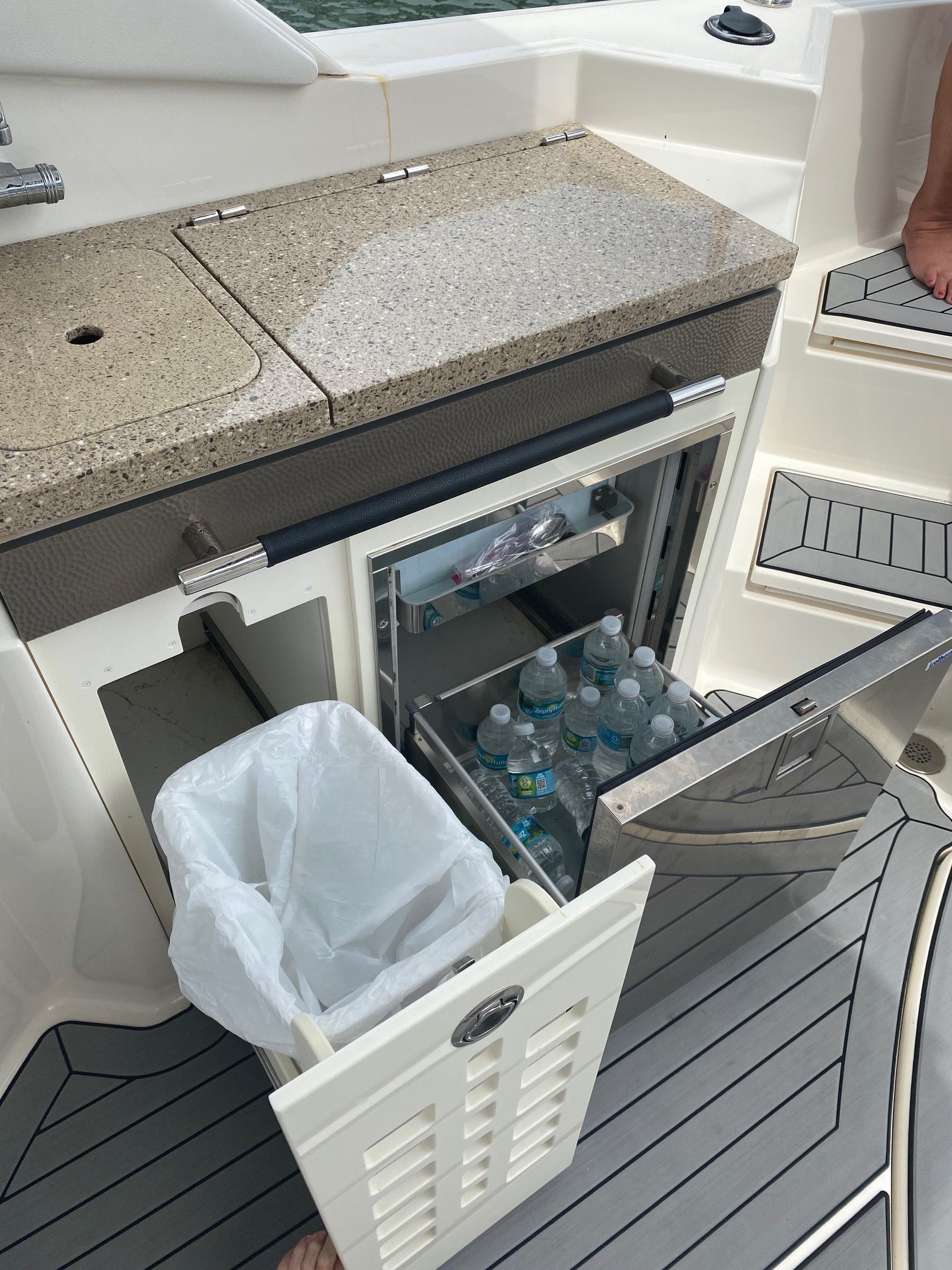 2016 Sea Ray SLX 350 - 9