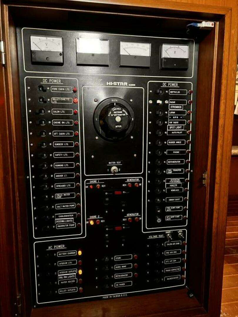 1989 Hi-Star 48 Sundeck - Image 25