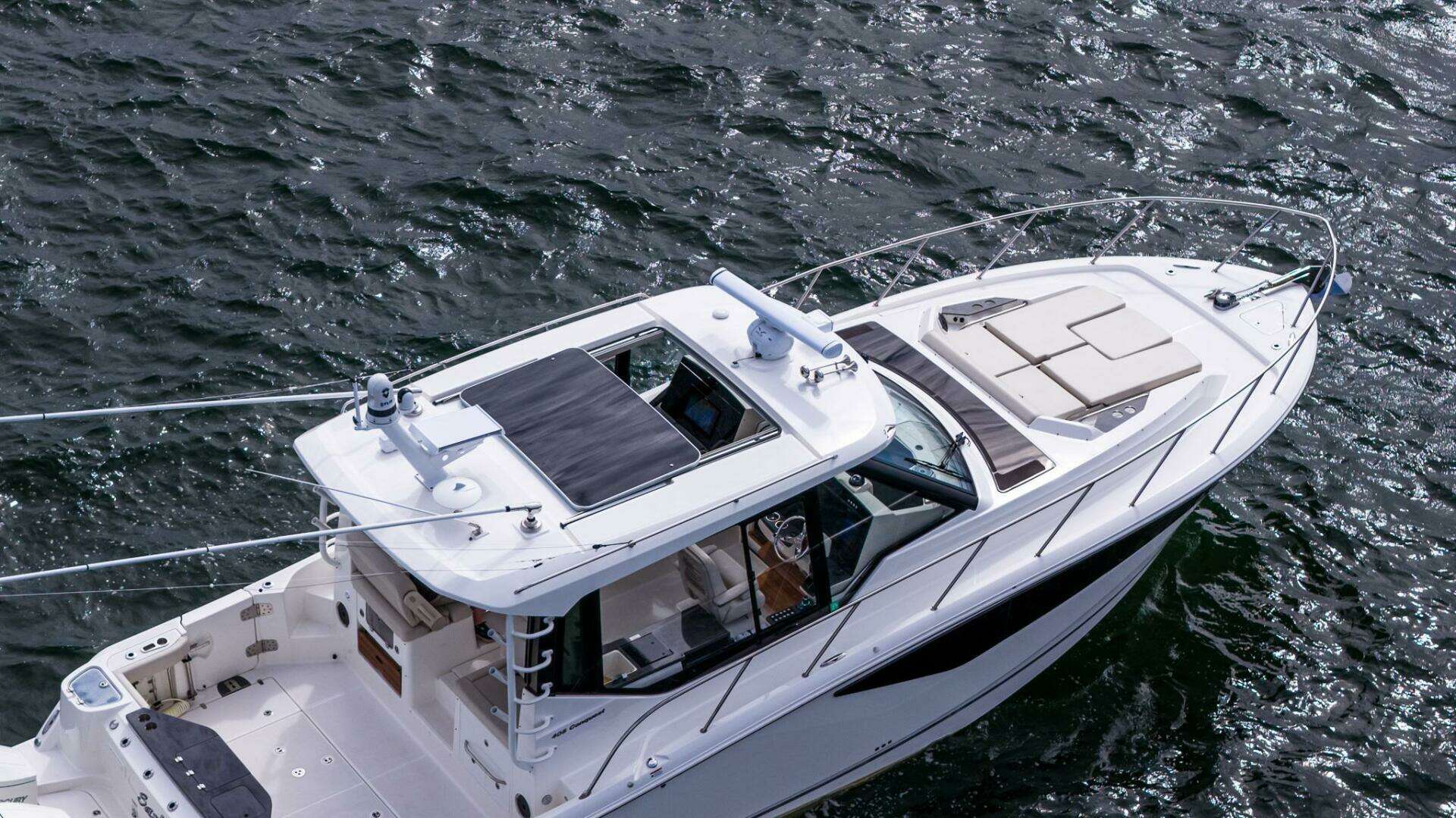 2024 Boston Whaler 405 Conquest - Image 3