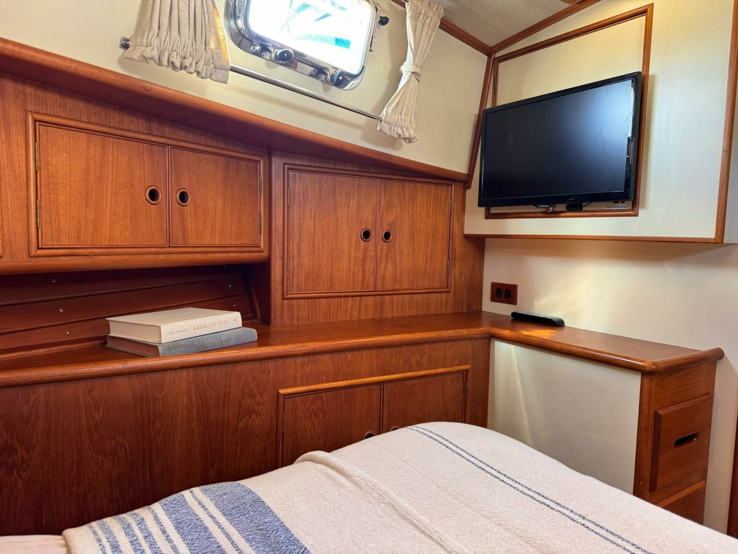 1999 Grand Banks Yachts — - Image 27