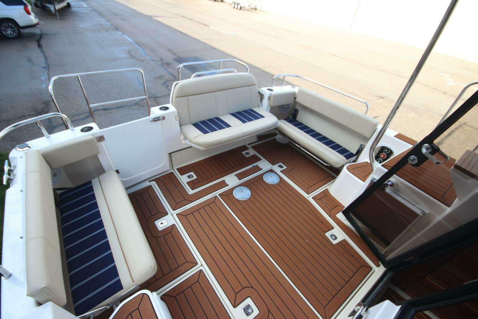 2025 Ranger Tugs R-29 Command Bridge Luxury Edition - Image 15