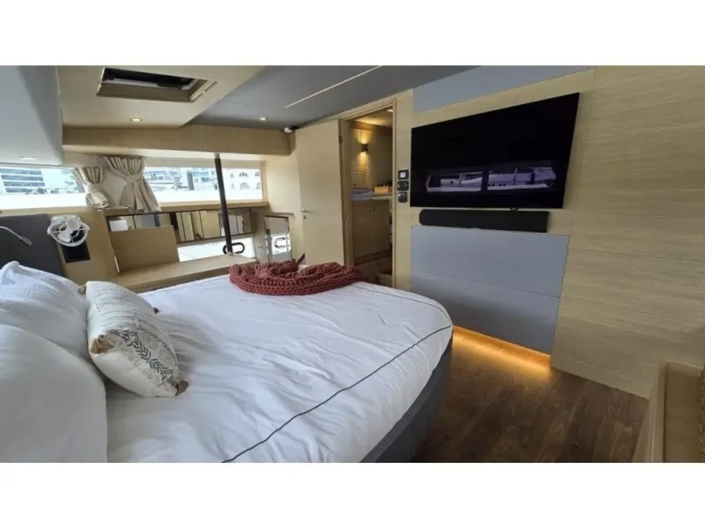 2025 Aquila 54 YACHT - Image 34