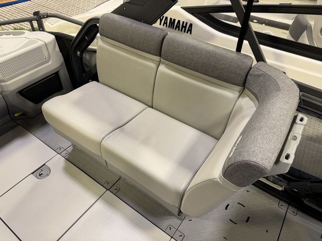 2026 Sea-Doo Switch Cruise™ 21 - 300 Hp - Tech Painted - 18