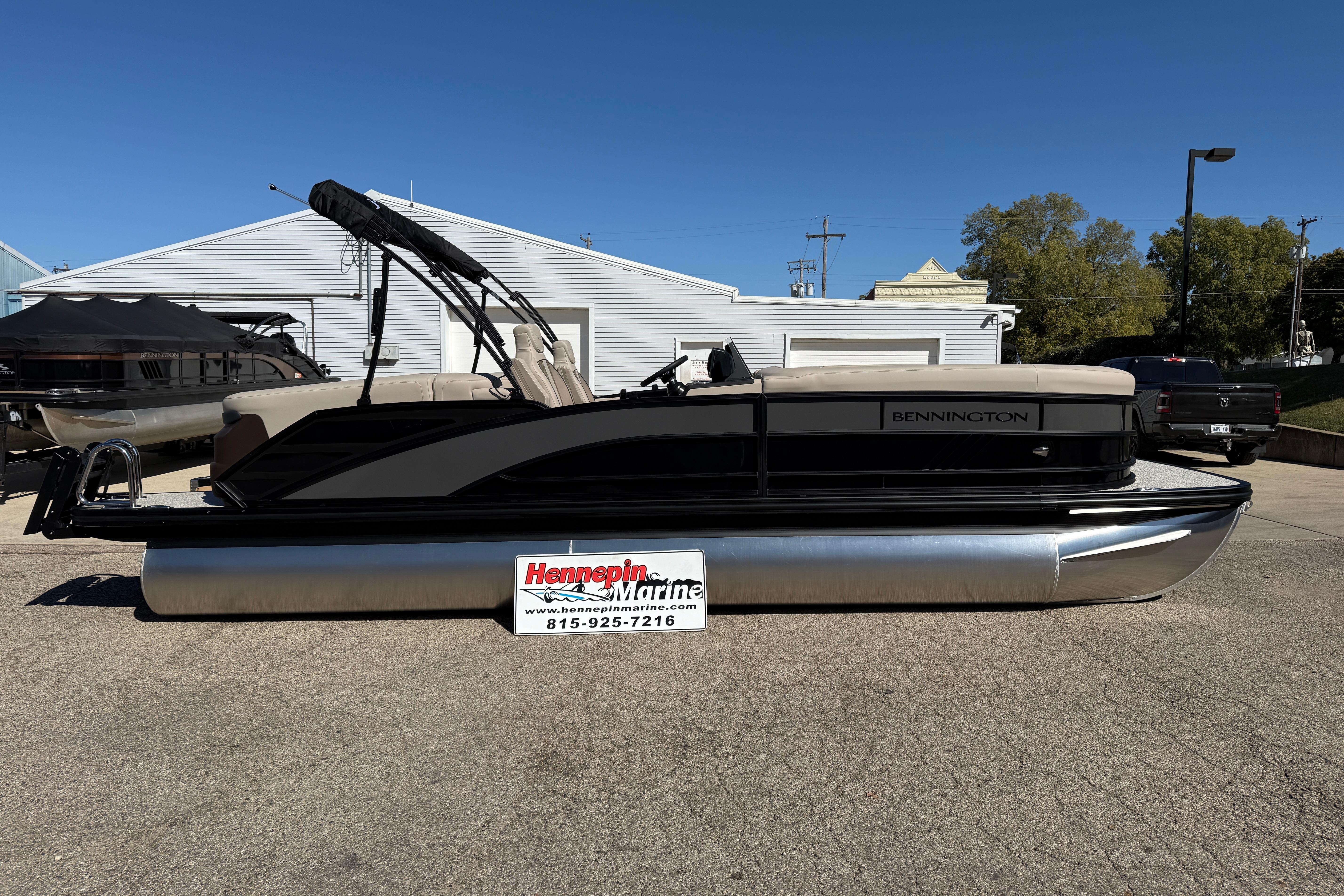 2026 Bennington 24 M Fastback