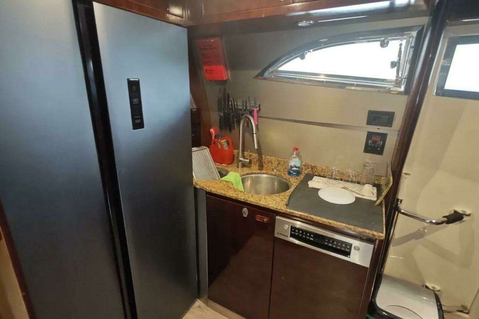 2002 Ferretti Yachts 720 - Image 10