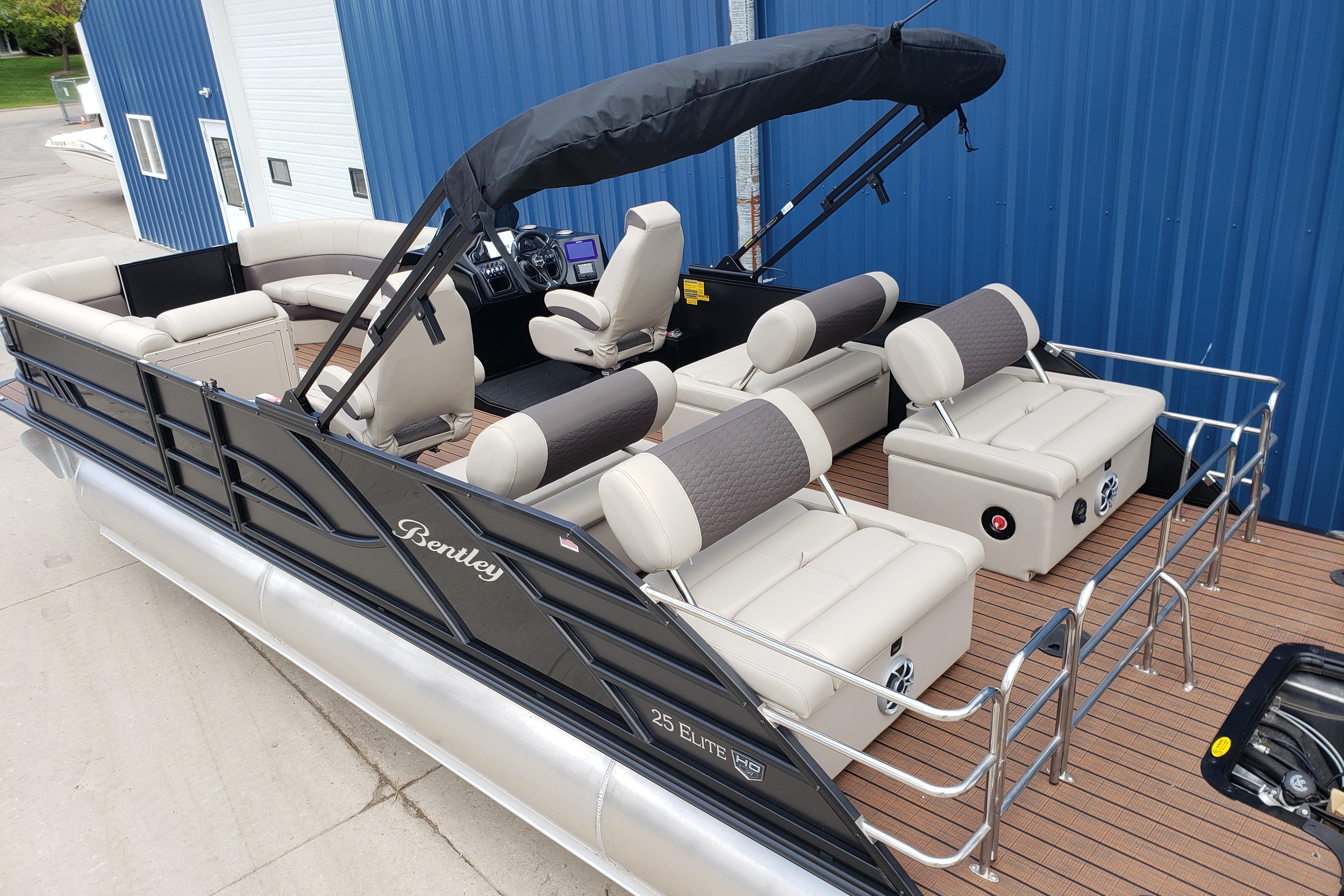 2026 Bentley Pontoons Elite 253 QSB with luxurious seating and sleek design.